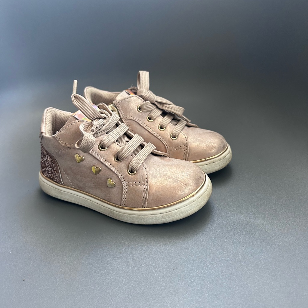 Stylish Kids Shoes In Pink With Heart Accents